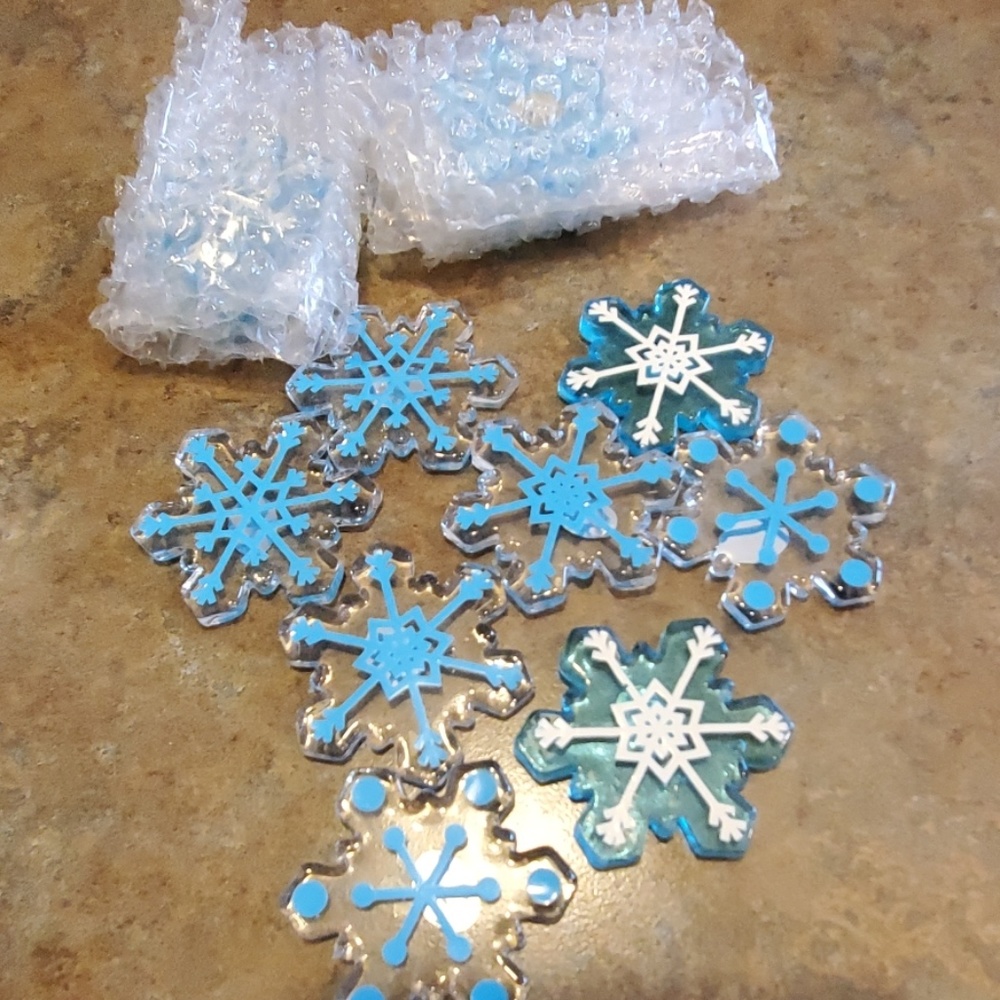 Lillian Vernon Glass Snowflakes 12 pieces